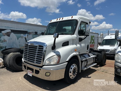 2012 Freightliner CA113 4x2 S/A Day Cab Truck Tractor