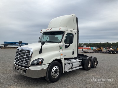 2017 Freightliner Cascadia 125 تراكتور شاحنة نهارية (ثنائية المحور)