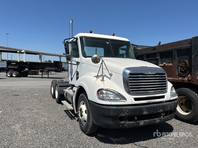 2005 Freightliner Columbia 120 6x4 T/A Day Cab Truck Tractor (Inoperable)
