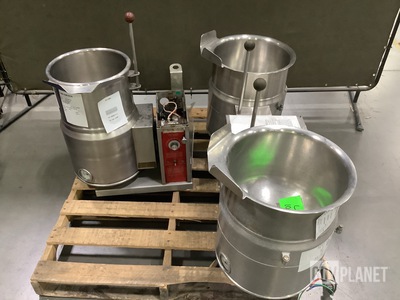 (1) Crown EC-6TW Kettle & (1) Cleveland TKET-6T Kettle