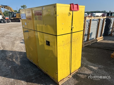 Quantity of (2) Flammable Storage Cabinets Divers - Magasin, entrepôt, consommateur