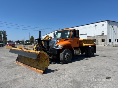 2005 International 7400 4x2 Snow Plow Truck