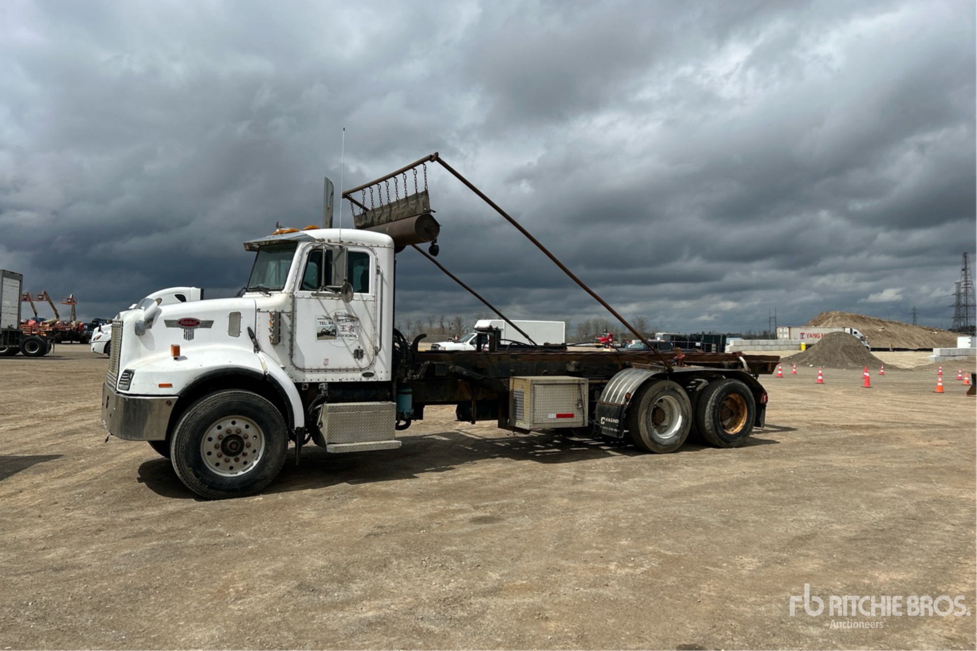 2002 Peterbilt 330 6x4 Roll-Off Truck