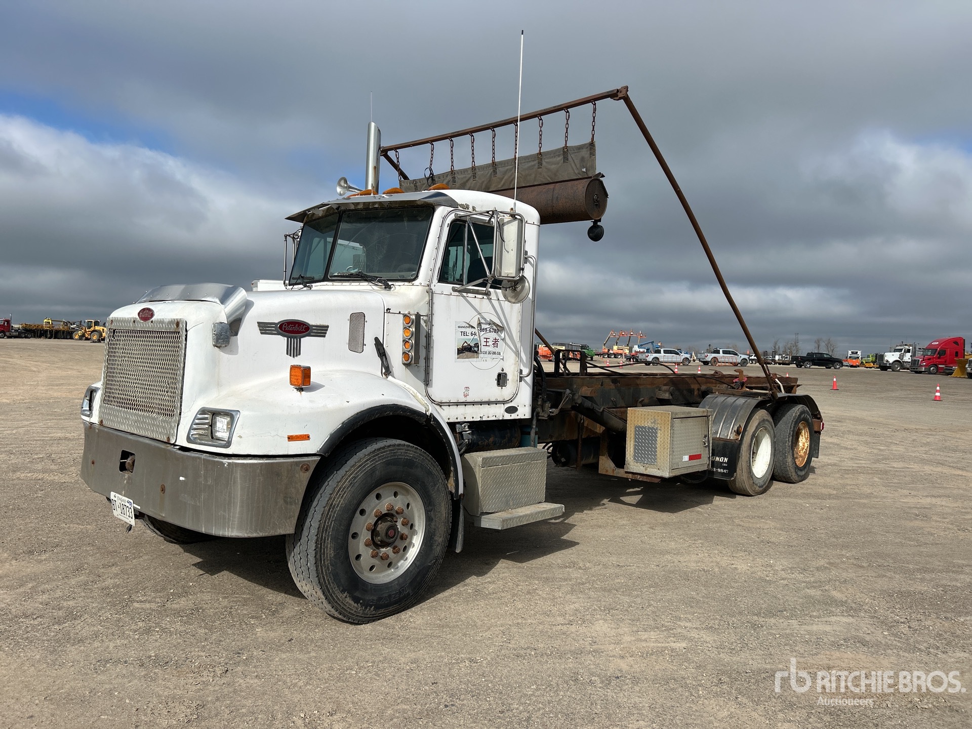 2002 Peterbilt 330 6x4 Roll-Off Truck