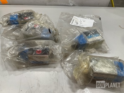 (11) Eaton DG4S4-012AB-60 Directional Control Linear Valves