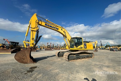 2014 Komatsu PC390LC-10 Tracked Excavator