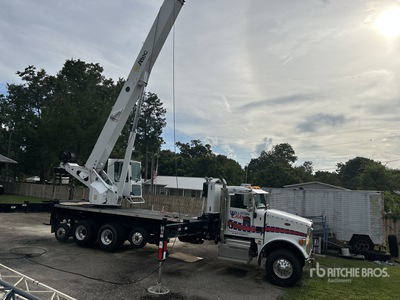ALTEC AC45-127S Crane on 2014 Peterbilt T365 Boom Truck