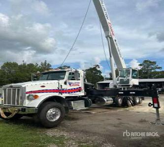 ALTEC AC45-127S Crane on 2014 Peterbilt T365 Boom Truck