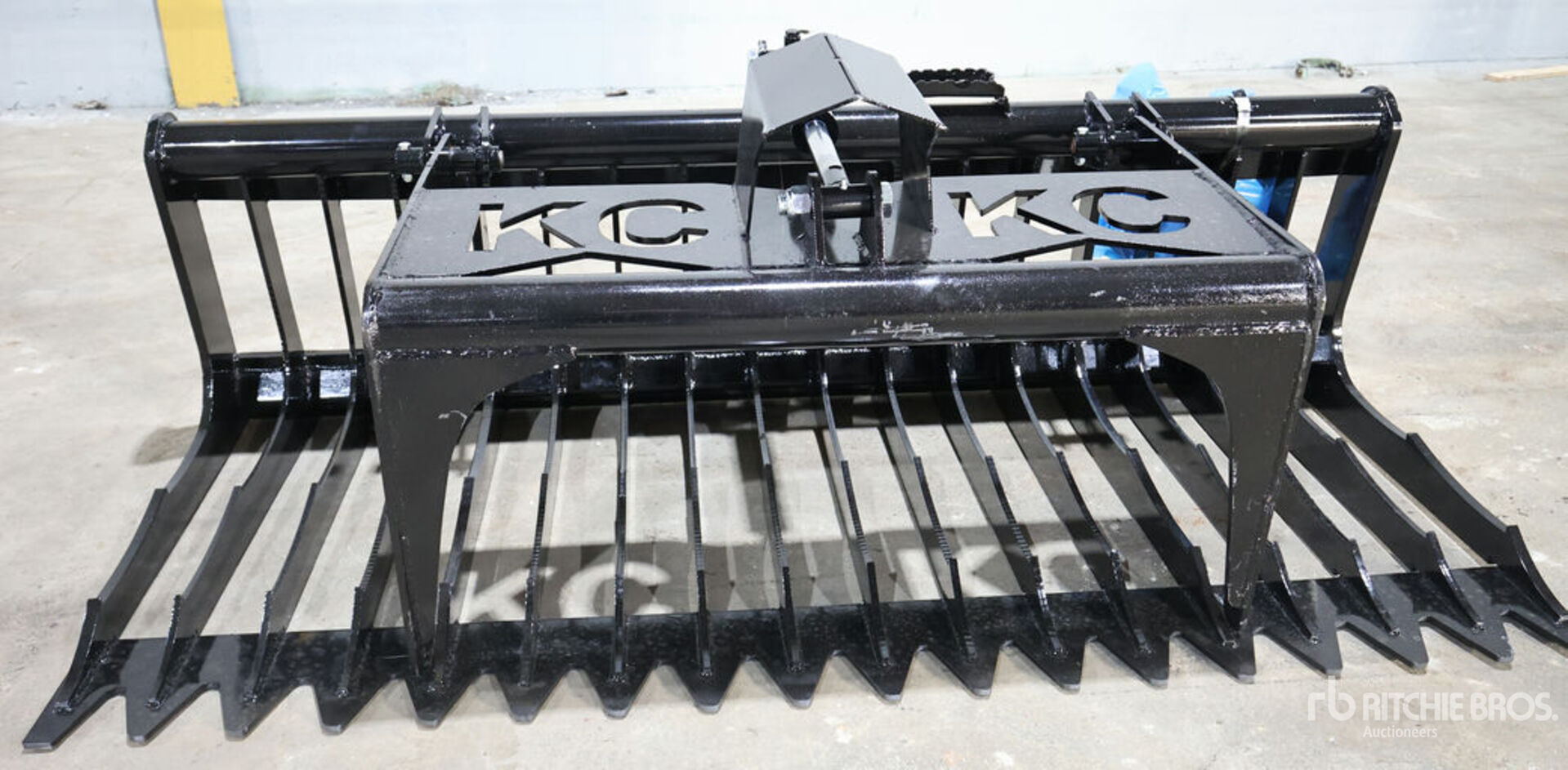 2025 Kit Containers QT-SG-S76-V3 76 in Skeleton Skid Steer Grapple Bucket (Unused)