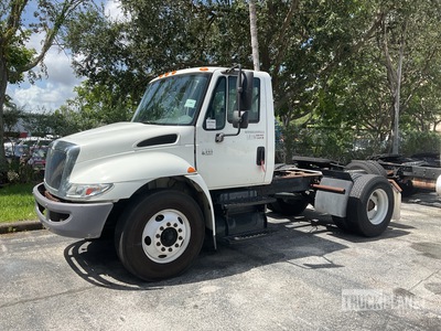 2006 International 4300 4x2 S/A Day Cab Truck Tractor
