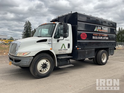 2013 International 4300SBA 4x2 شاحنة نقل