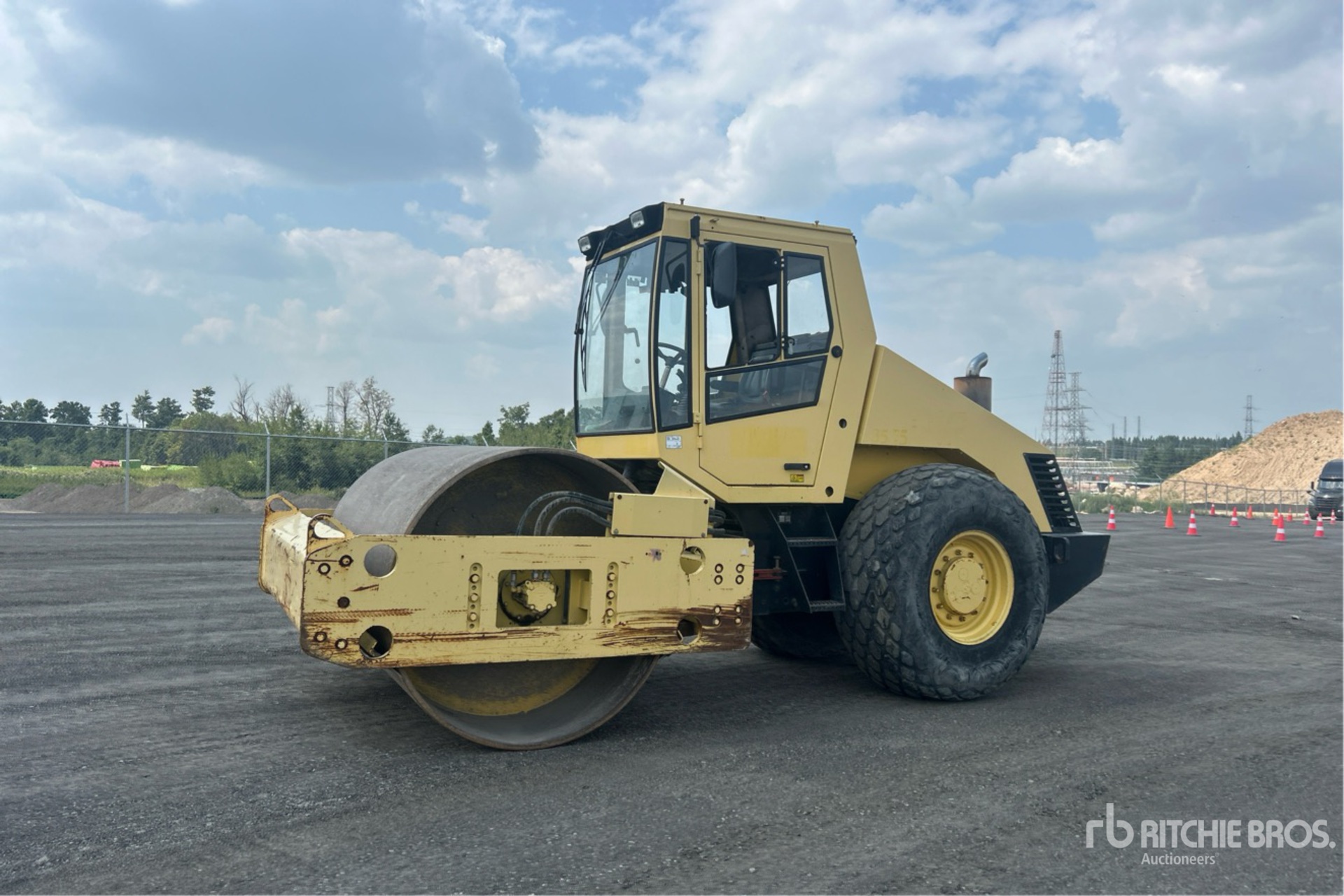 2000 Bomag 213D-3 Smooth Drum Compactor