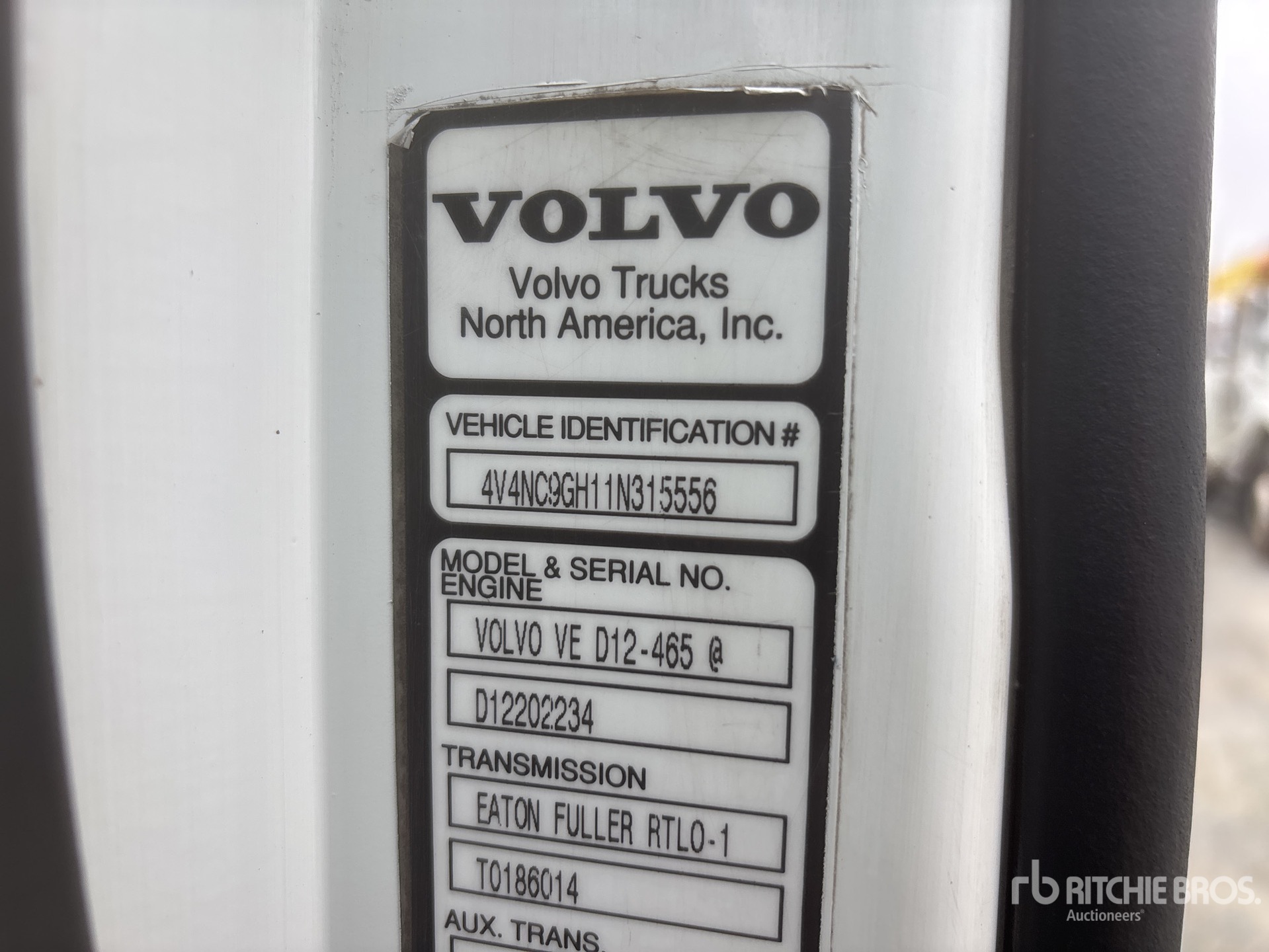2001 Volvo VNL T/A Sleeper Truck Tractor