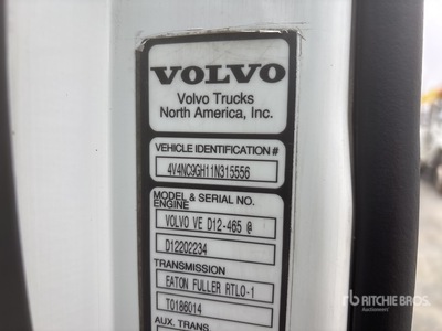 2001 Volvo VNL Sleeper Truck Tractor