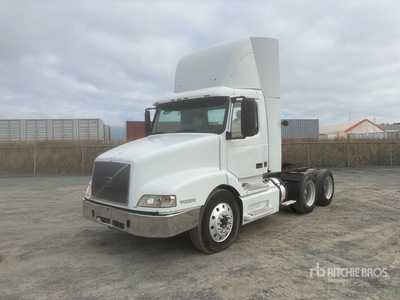 2001 Volvo VNL 6x4 تراكتور شاحنة نهارية (ثنائية المحور) (Inoperable)