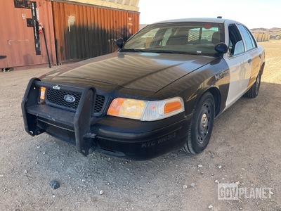 2005 Ford Crown Victoria Sedan