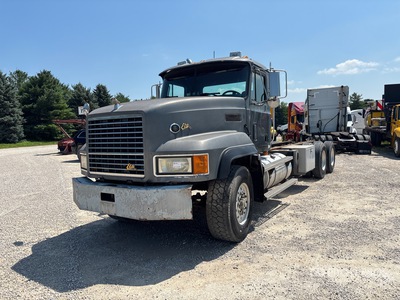 1999 Mack CL713 6x4 Oil Filter Recycling Truck Cabine et châssis (Inoperable)