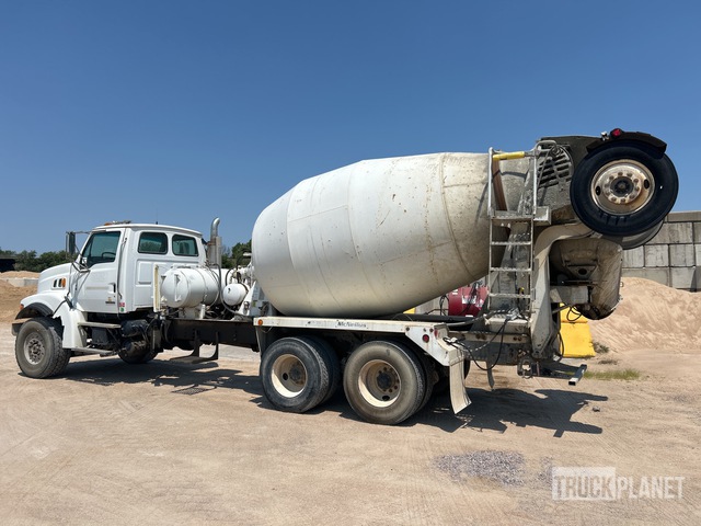 CAMIóN REVOLVEDOR 2003 STERLING MCNEILUS 8.4 M3