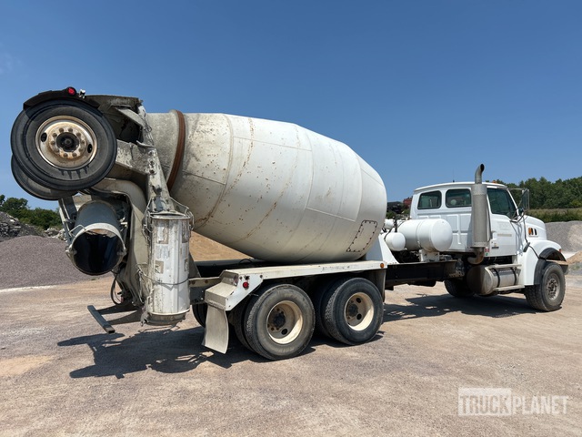 CAMIóN REVOLVEDOR 2003 STERLING MCNEILUS 8.4 M3