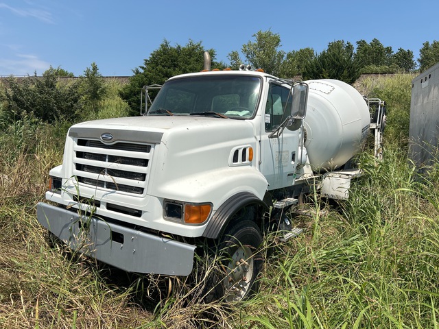 1999 Sterling LT9511 8x4 Mixer Truck 1999 Sterling LT9511 8x4 Mixer Truck