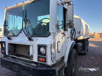1990 Mack MR688S 4000 gal 6x4 Water Truck (Inoperable)