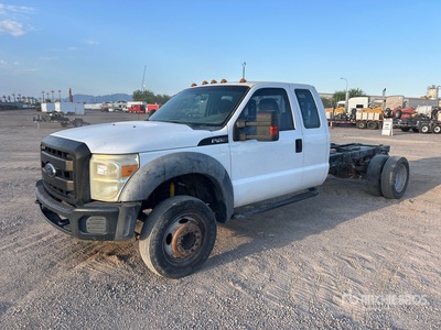 2012 Ford F-450 XL 4x2 Extended Cab Cabine en chassis