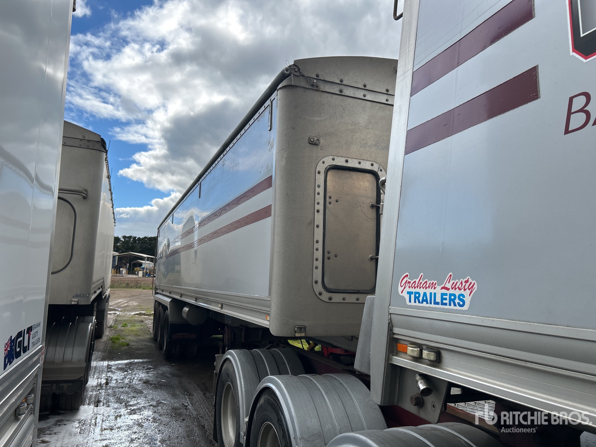 2009 Graham Lusty Tri/A End Dump Trailer