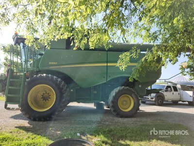 2012 John Deere S660 Combine Harvester