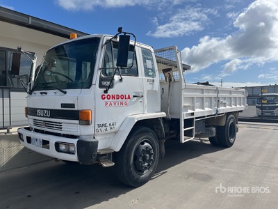 1992 Isuzu S/A Dump Truck