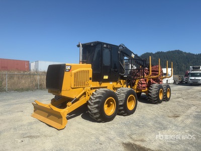 2008 Cat 574 16 ton 8x8 Clam Bunk Log Forwarder