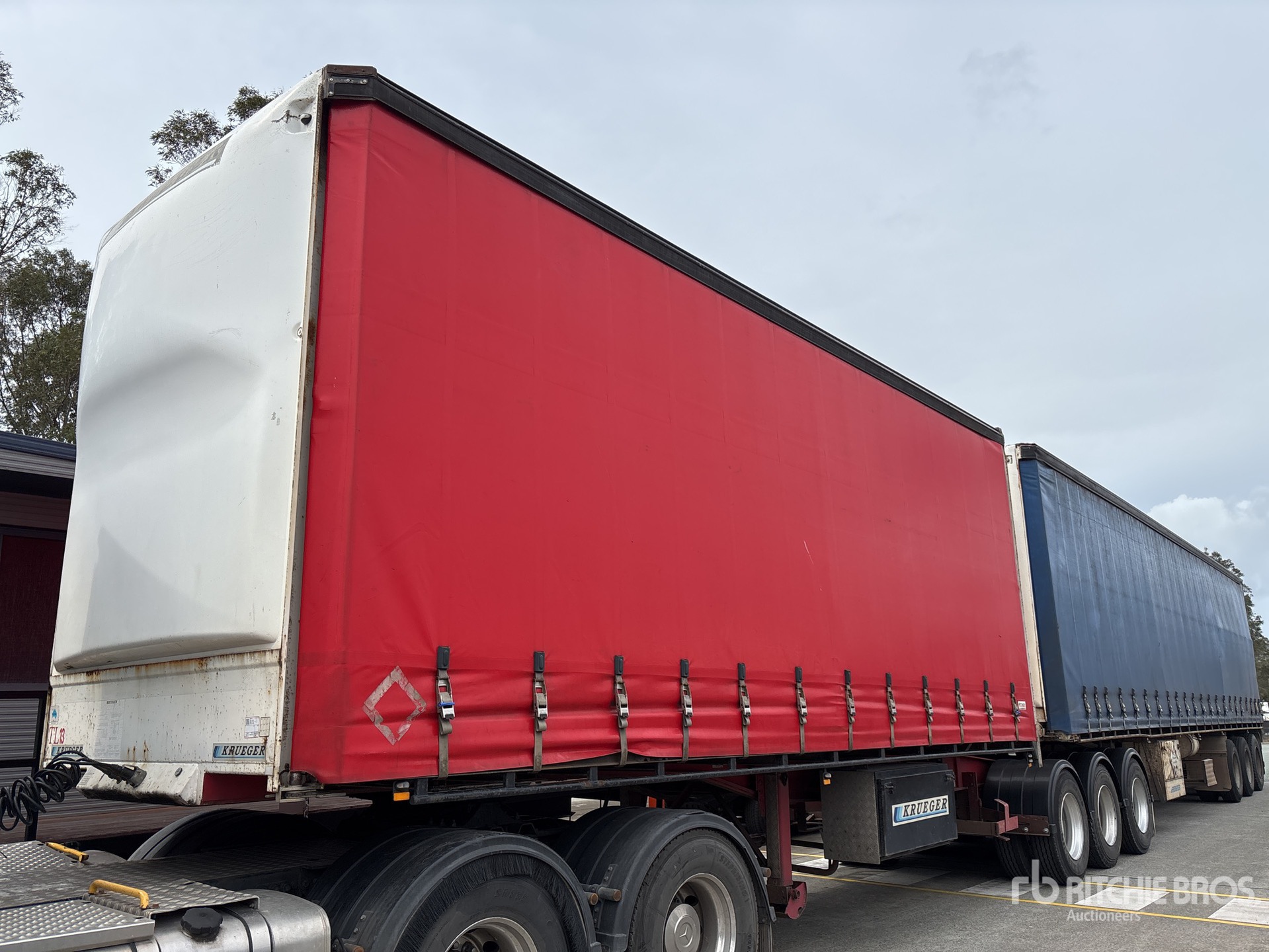 2003 Krueger Tri/A Lead Curtain Side Trailer