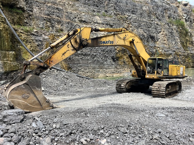 2004 Komatsu PC750LC-7 Tracked Excavator 2004 Komatsu PC750LC-7 Tracked Excavator