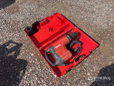 2017 Hilti TE800 AVR Demolition Breaker