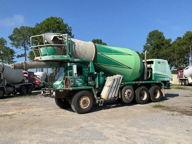 2014 Oshkosh S-2346 8x6 Front Discharge Mixer Truck 2014 Oshkosh S-2346 8x6 Front Discharge Mixer Truck
