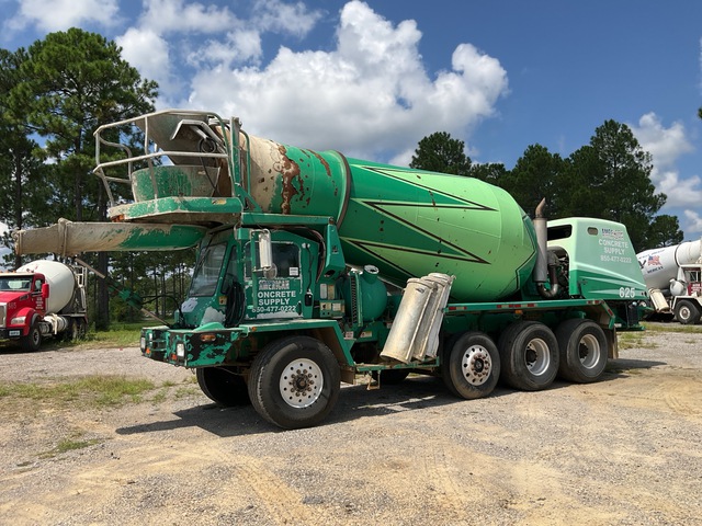 2014 Oshkosh S-2346 8x4 Front Discharge Mixer Truck 2014 Oshkosh S-2346 8x4 Front Discharge Mixer Truck