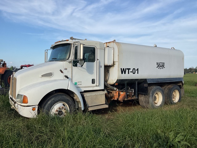 2008 Kenworth T300 6x4 Water Truck (Inoperable) 2008 Kenworth T300 6x4 Water Truck (Inoperable)
