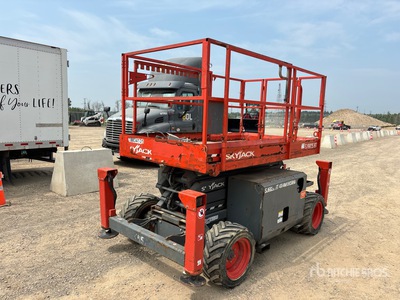 2017 Skyjack SJ6826 RT Dual Fuel Scissor Lift