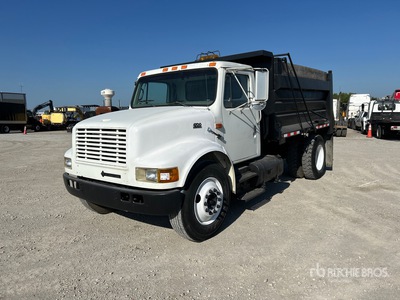 2000 International 4700 4x2 S/A Dump Truck