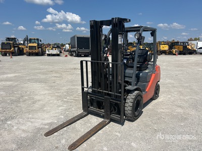 2023 Toyota 8FGU25 4500 lb Pneumatic Tire Chariot Élévateur