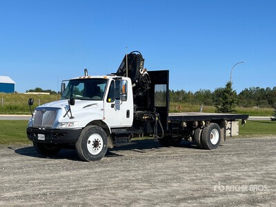 2008 Hiab 122 CLX 8820 lb Knuckle Boom on 2009 International 4300 4x2 Camion à Fèche