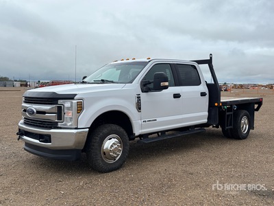 2019 Ford F-350 XLT 4x4 Crew Cab Flatbed Truck