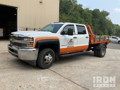 2015 Chevrolet 3500 HD 4x4 Crew Cab Camion à Plateau