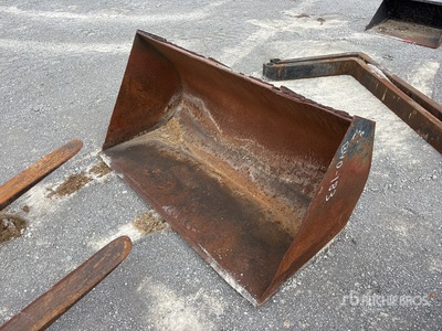 Gradall 60 in Telehandler Bucket