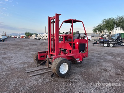 2000 Navigator RT5000 5000 lb 3x3 Chariot élévateur sur camion
