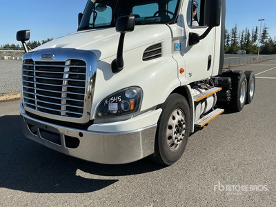 2017 Freightliner Cascadia 113 T/A Day Cab Truck Tractor