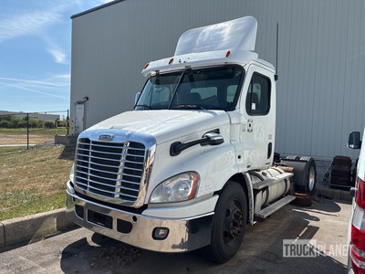 2012 Freightliner Cascadia 113 6x2 T/A Sleeper Truck Tractor (Inoperable)