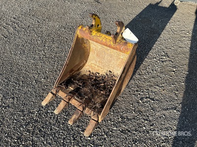 Brandt 24 in Digging 24 in Mini Excavator Bucket - Fits BRANDT EX0050-BDHD24