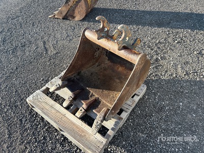 John Deere 24 in Q/C Excavator Bucket