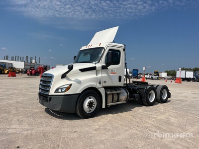2019 Freightliner Cascadia 126 6x4 T/A Day Cab Truck Tractor