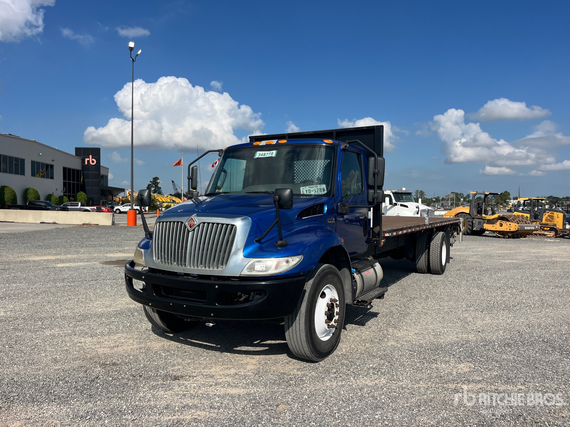 2020 International MV607 4x2 شاحنة مسطحة